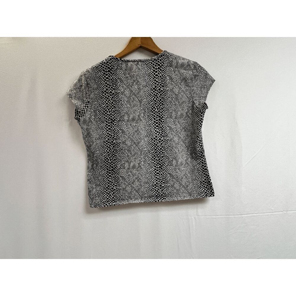 Reaction Kenneth Cole Womens Tunic Deep v-neck Cropped Blouse Black Medium - Picture 7 of 7